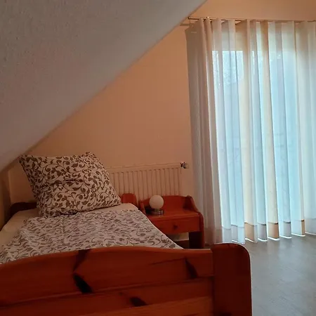 度假居 Ferienhaushaelfte Zum Plauer *